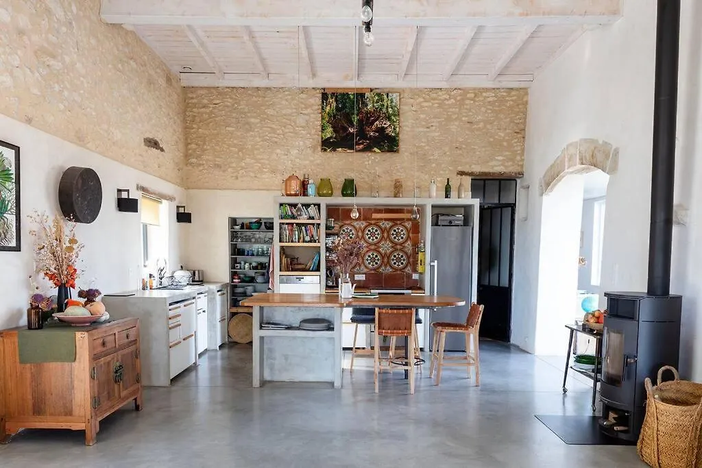 Beautiful Chartreuse With Swimming Pool Villa Jegun France
