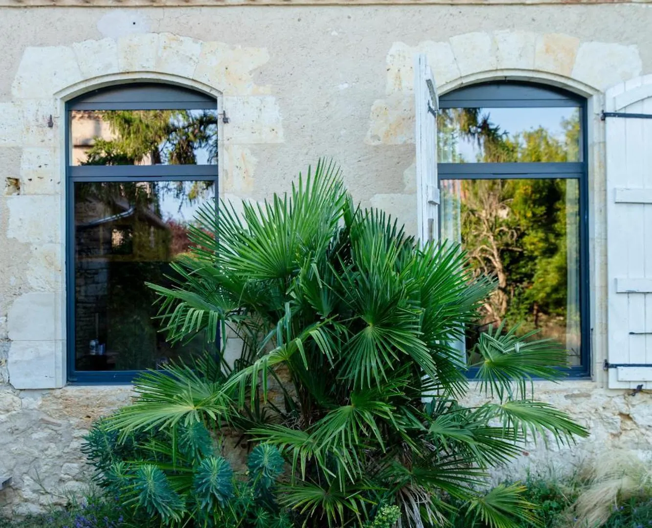 Beautiful Chartreuse With Swimming Pool Villa Jegun France