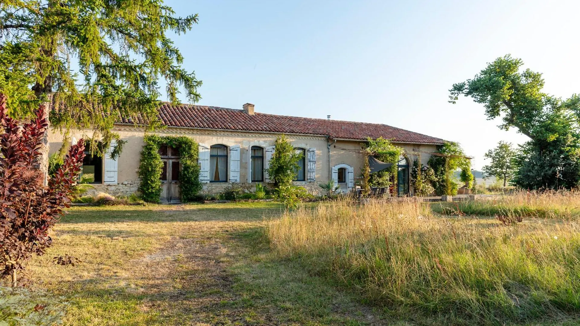 Beautiful Chartreuse With Swimming Pool Villa Jegun France