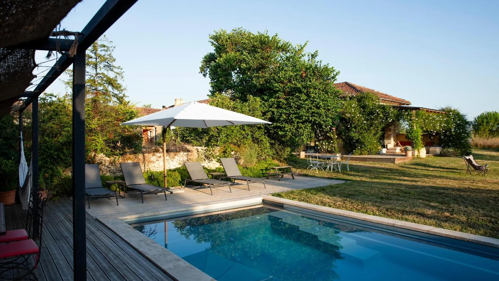 Beautiful Chartreuse With Swimming Pool Villa Jegun