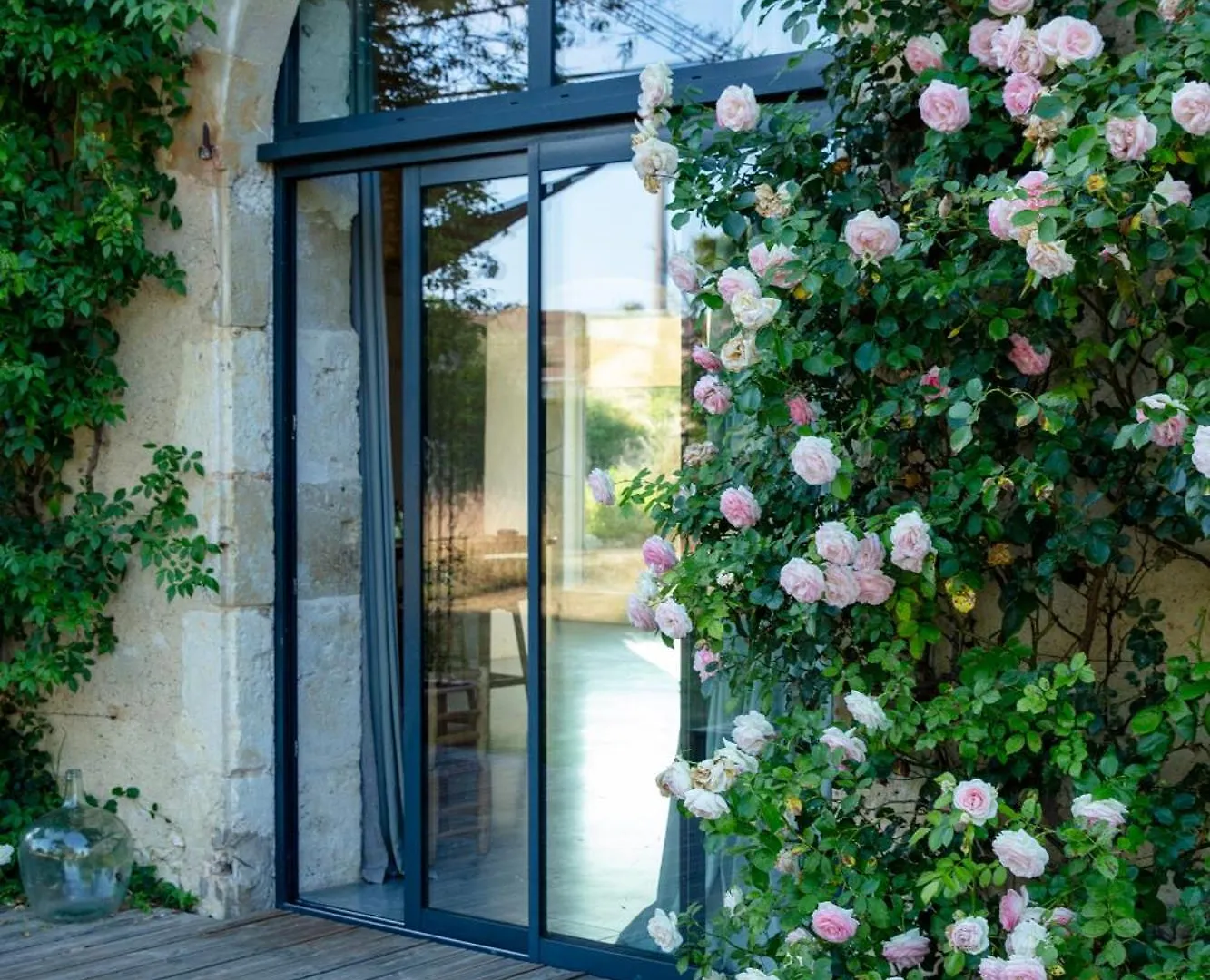 Beautiful Chartreuse With Swimming Pool Villa Jegun